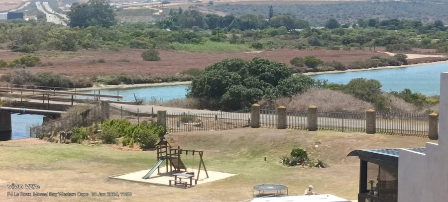 To Let 4 Bedroom Property for Rent in Hartenbos Central Western Cape